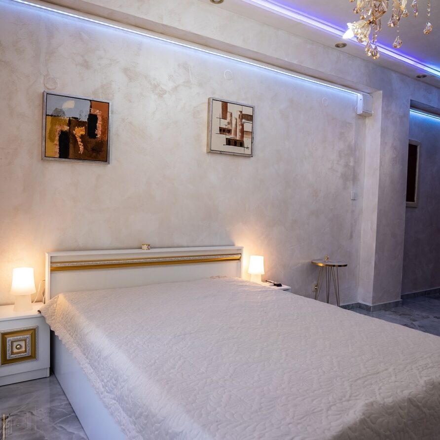 Mini Deluxe Room